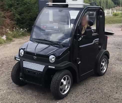 Svart eldriven mopedbil Jonway stulen i Nykvarn väster om Södertälje